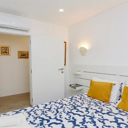 Al Salam: Marina-side Retreat With Private Pool And Communal Amenities Villa *
