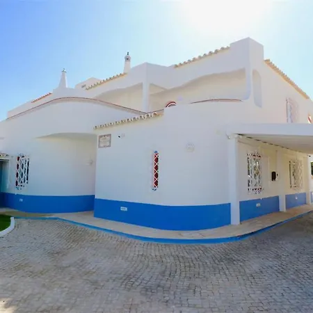 Al Salam: Marina-side Retreat With Private Pool And Communal Amenities * Vilamoura