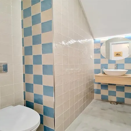 Al Salam: Marina-side Retreat With Private Pool And Communal Amenities *