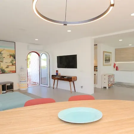 Al Salam: Marina-side Retreat With Private Pool And Communal Amenities