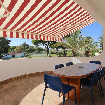 Al Salam: Marina-side Retreat With Private Pool And Communal Amenities Vilamoura