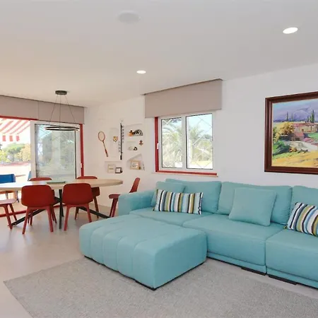 Al Salam- Cleverdetails, Walking Distance To The Marina, Restaurants, Supermarkets And Bakeries, Sleeps 8 Adults, Private Pool, Comunal Garden With Bigger Pool, Playground And Tennis Court * Vilamoura