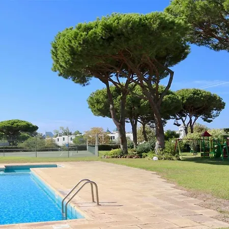 Al Salam: Marina-side Retreat With Private Pool And Communal Amenities Villa Vilamoura