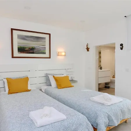 Al Salam: Marina-side Retreat With Private Pool And Communal Amenities *