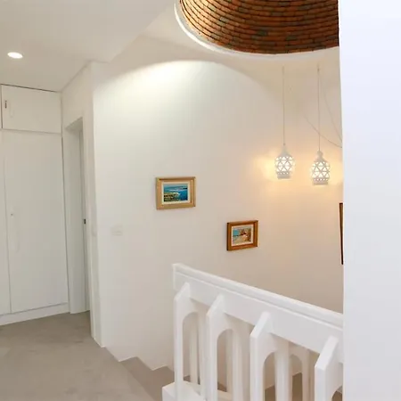 Al Salam: Marina-side Retreat With Private Pool And Communal Amenities Villa Vilamoura